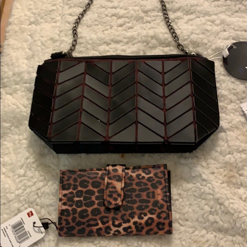 Set includes the purse & leopard wallet - perfect